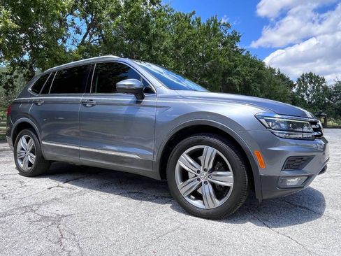 Used 2018 Volkswagen Tiguan SEL Premium FWD image 15