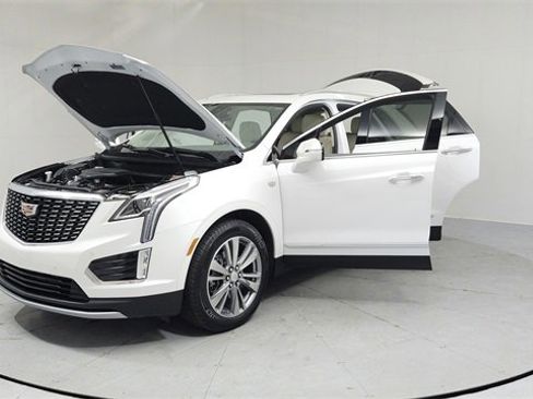 Certified 2025 Cadillac XT5 Premium Luxury w/ LPO, Floor Liner Package image 9