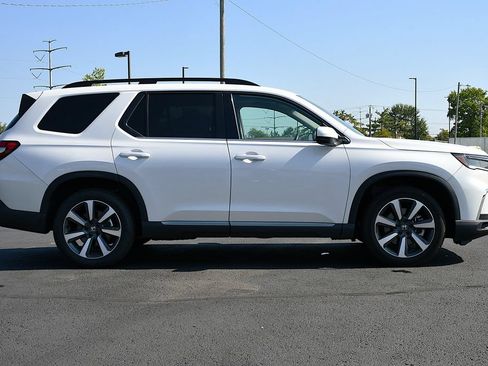 Used 2025 Honda Pilot Touring image 8