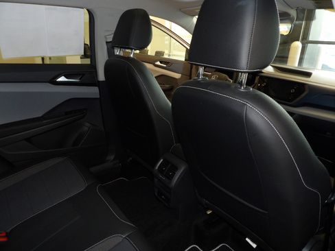 Used 2023 Volkswagen Taos SE w/ Panoramic Sunroof Package AWD/4WD image 17