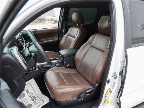 Used 2019 Toyota Tacoma Limited AWD/4WD image 47