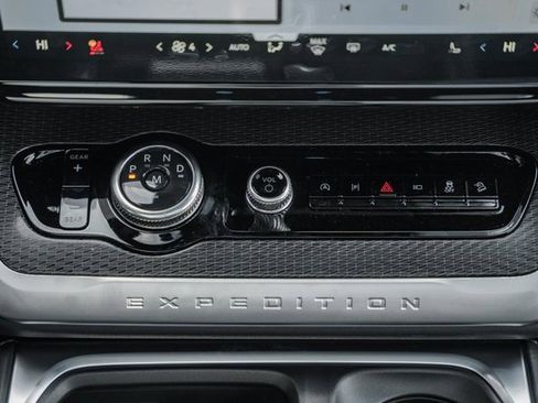 New 2025 Ford Expedition Platinum w/ Stealth Performance Package image 31