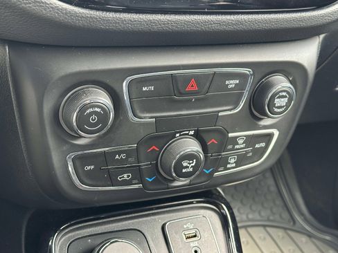 Used 2018 Jeep Compass Limited AWD/4WD image 25