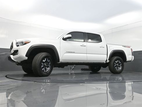 Used 2022 Toyota Tacoma TRD Off-Road image 9