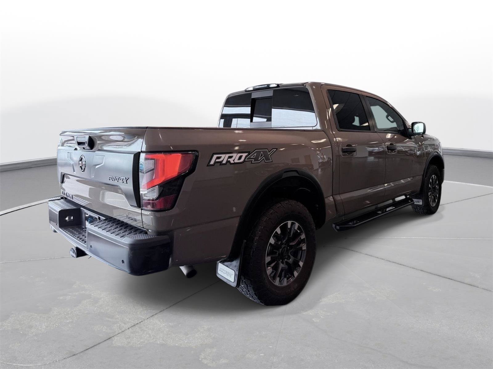 Used 2021 Nissan Titan PRO-4X w/ Pro-4x Utility Package AWD/4WD image 11
