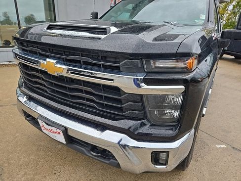 Used 2024 Chevrolet Silverado 2500 LT image 17
