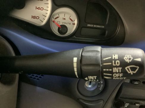 Used 2005 Pontiac Bonneville GXP FWD image 29