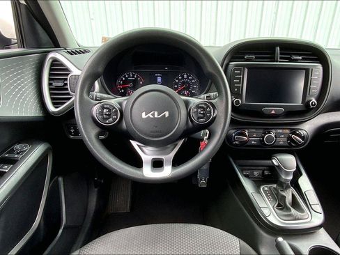 Used 2022 Kia Soul LX w/ Technology Package FWD image 5