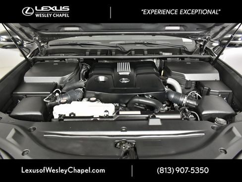 Used 2023 Lexus LX 600 4WD w/ Luxury Package image 14