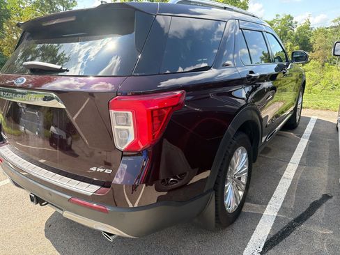 Used 2022 Ford Explorer Limited w/ Equipment Group 301A AWD/4WD image 9
