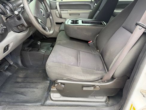 Used 2011 GMC Sierra 2500 W/T AWD/4WD image 9