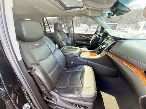 Used 2018 Cadillac Escalade Luxury image 33