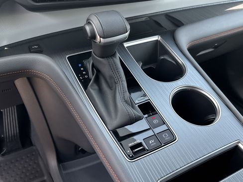 Used 2024 Toyota Sienna XSE image 34