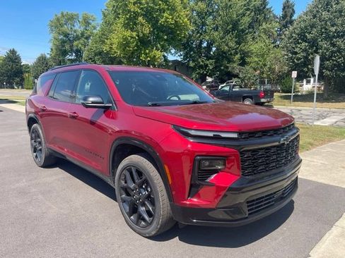 Used 2024 Chevrolet Traverse RS w/ LPO, Floor Liner Package AWD/4WD image 2