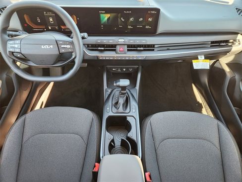 New 2025 Kia K4 LXS image 18