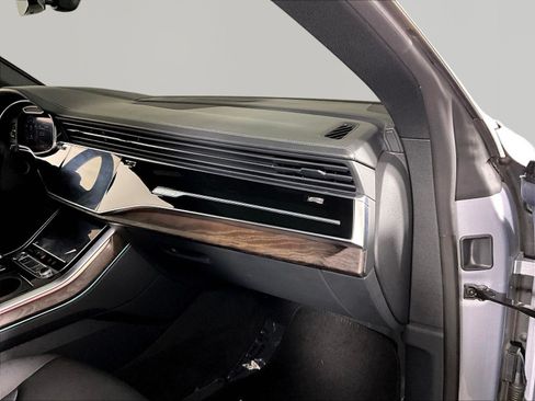 Used 2019 Audi Q8 Prestige w/ Cold Weather Package AWD/4WD image 26