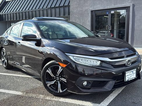 Used 2018 Honda Civic Touring image 1