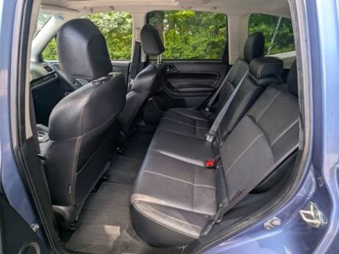 Used 2017 Subaru Forester 2.5i Touring AWD/4WD image 21
