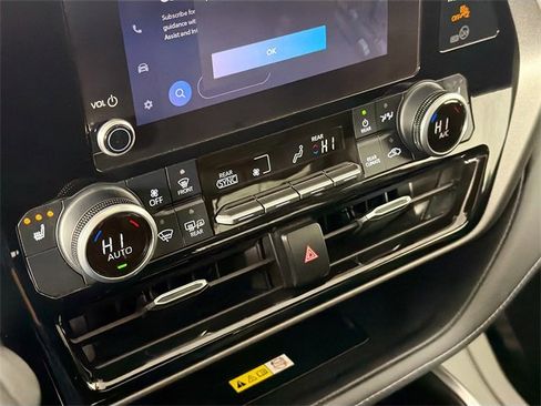 Used 2023 Toyota Highlander L image 14