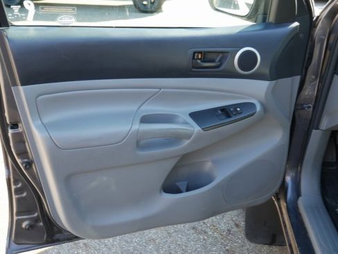 Used 2012 Toyota Tacoma PreRunner image 12