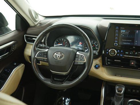 Used 2020 Toyota Highlander Limited AWD/4WD image 16