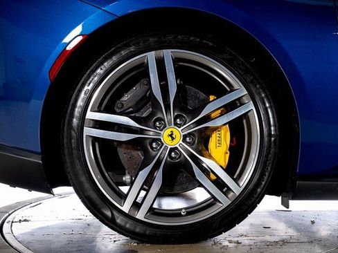 Used 2019 Ferrari Portofino image 19