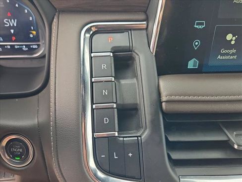 Used 2024 Chevrolet Suburban LT RWD image 11