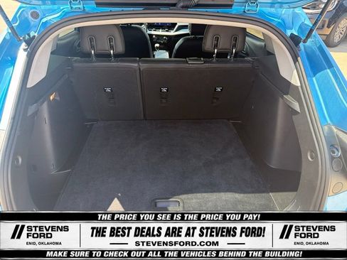 Used 2025 Chevrolet Trax LT FWD image 12