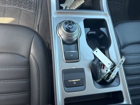 Used 2024 Ford Edge SEL image 32