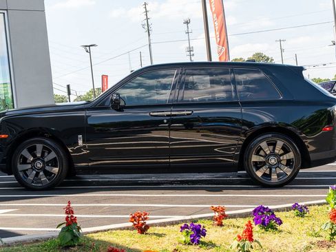 Used 2022 Rolls-Royce Cullinan w/ Technology Package AWD/4WD image 21