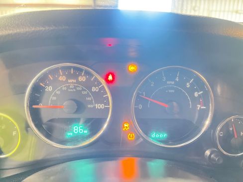 Used 2017 Jeep Wrangler Unlimited Sahara AWD/4WD image 21