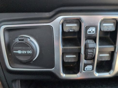 Used 2019 Jeep Wrangler Unlimited Sahara image 21