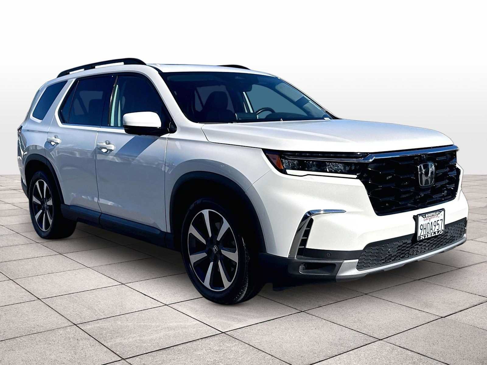 Used 2023 Honda Pilot Elite image 2