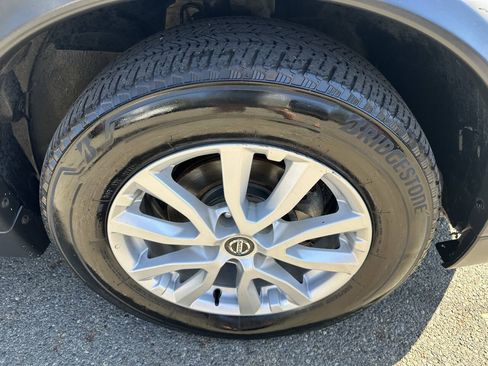 Used 2019 Nissan Rogue SV FWD image 26