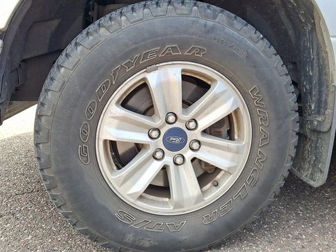 Used 2017 Ford F150 XLT image 4