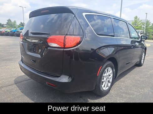 Certified 2023 Chrysler Voyager LX FWD image 4