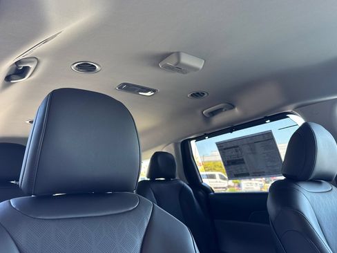 New 2026 Kia Carnival EX FWD image 17