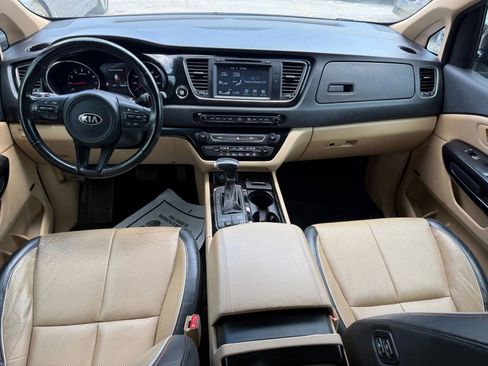 Used 2018 Kia Sedona SX image 12