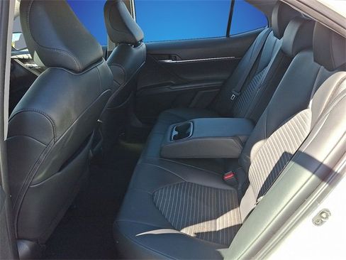 Used 2024 Toyota Camry SE image 7