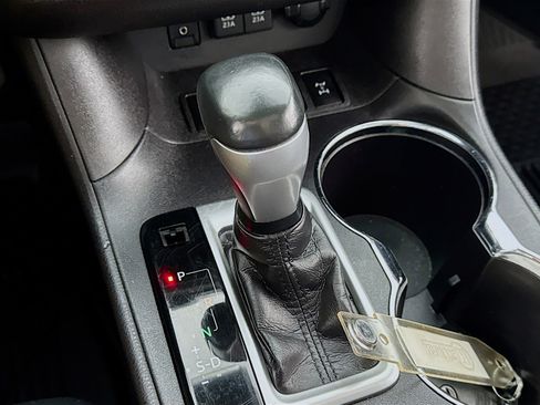 Used 2019 Toyota Highlander XLE image 19