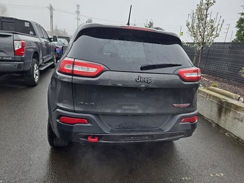 Used 2017 Jeep Cherokee Trailhawk AWD/4WD image 2