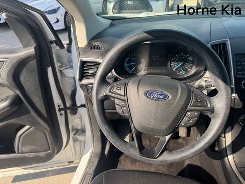 Used 2018 Ford Edge SE FWD image 16