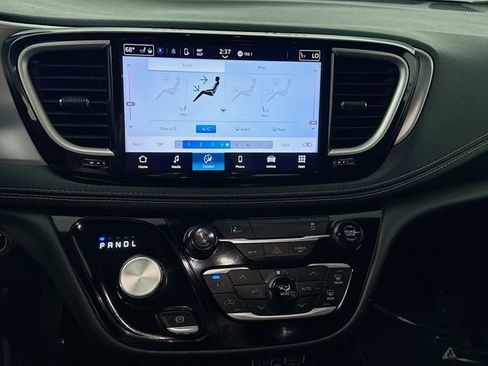 Used 2022 Chrysler Pacifica Touring-L w/ S Appearance Package FWD image 15