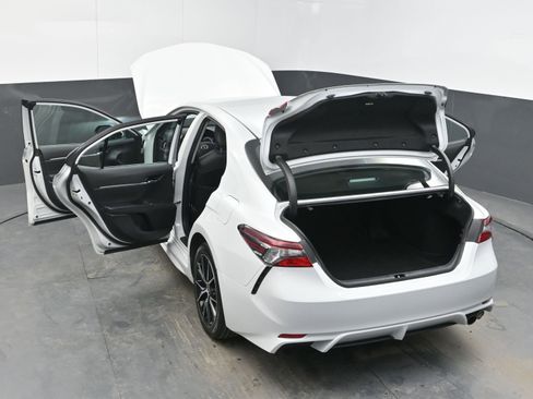 Used 2024 Toyota Camry SE image 45