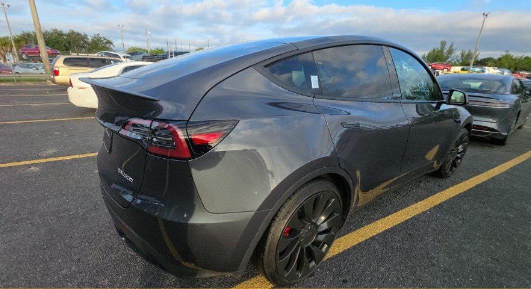 Used 2023 Tesla Model Y Performance AWD/4WD image 2