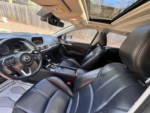 Used 2018 MAZDA MAZDA3 Touring FWD image 12