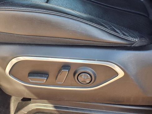 Certified 2024 Jeep Wagoneer L Series III w/ Flexible Seating Group image 34