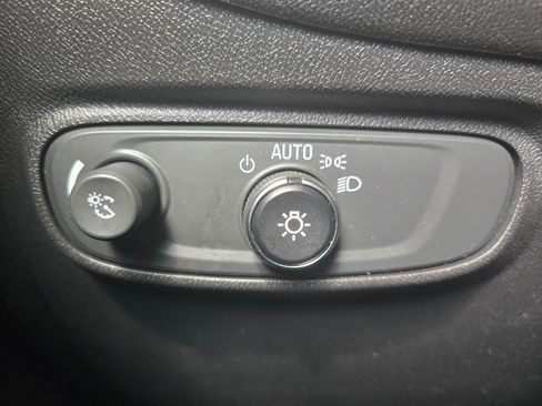 Used 2019 Chevrolet Equinox LT FWD image 23
