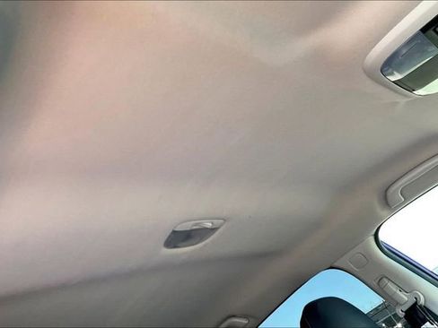 Used 2018 Subaru Crosstrek 2.0i Premium w/ Eyesight System image 16