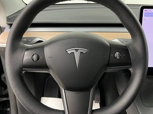 Used 2024 Tesla Model Y 2WD image 26